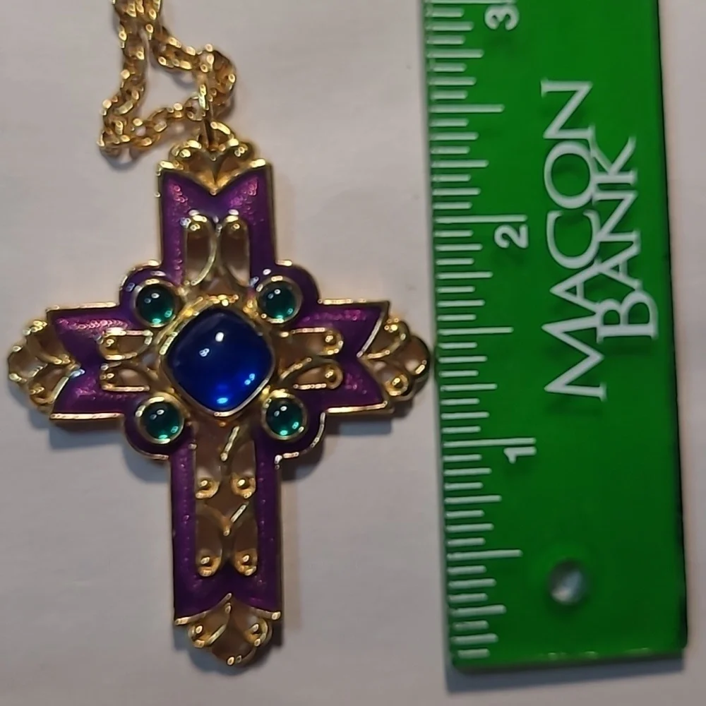 Women's Avon Cross with Chain NWOT